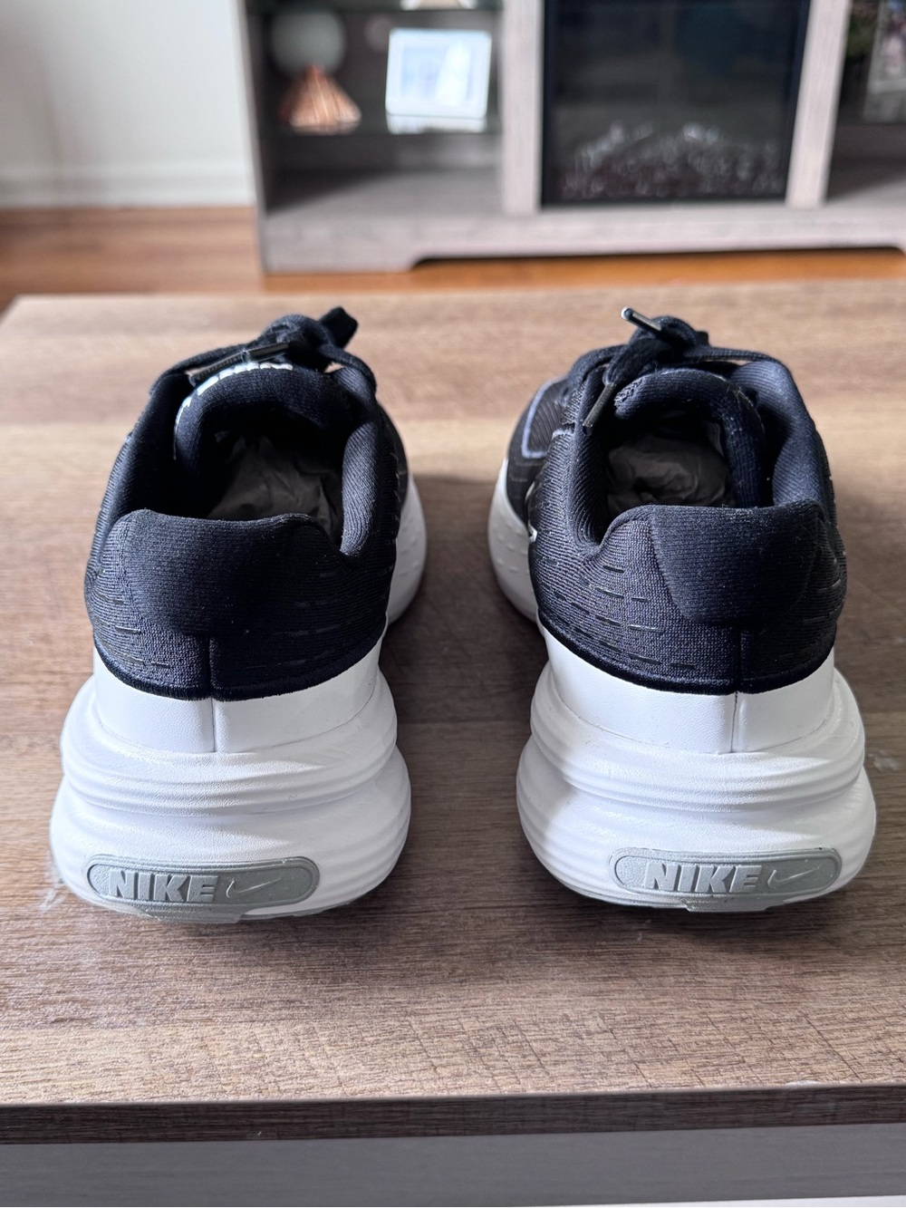 Nike Black & White Cushioned Mesh Trainers - Picture 8 of 14